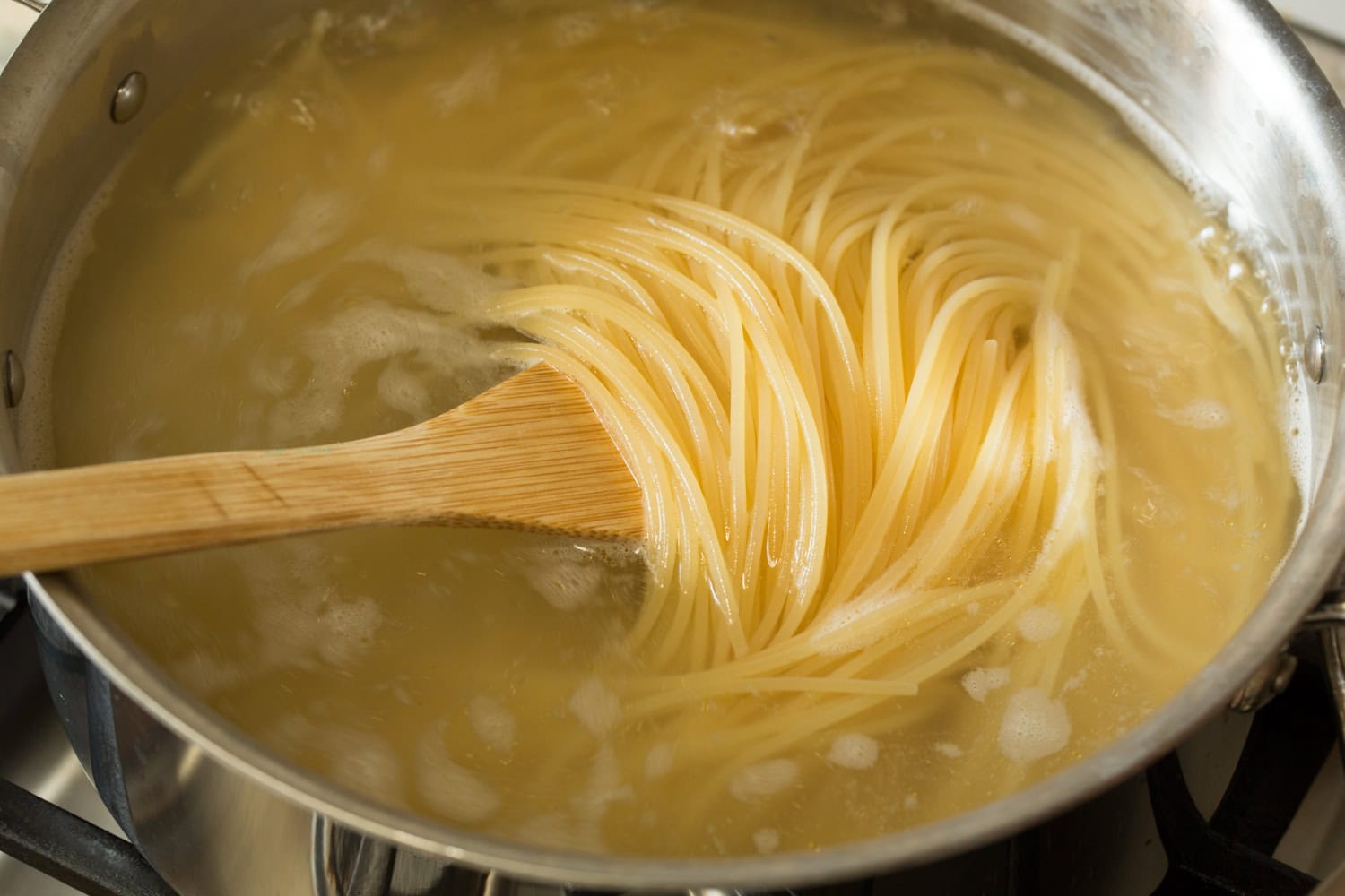 Cooked spaghetti in boiling water.