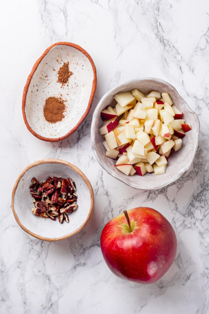 Ingredients needed for apple cinnamon overnight oats.